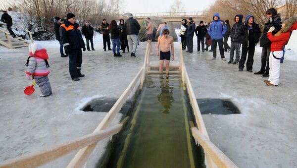 С верой в холодную воду: крещенские купания в Красноярске