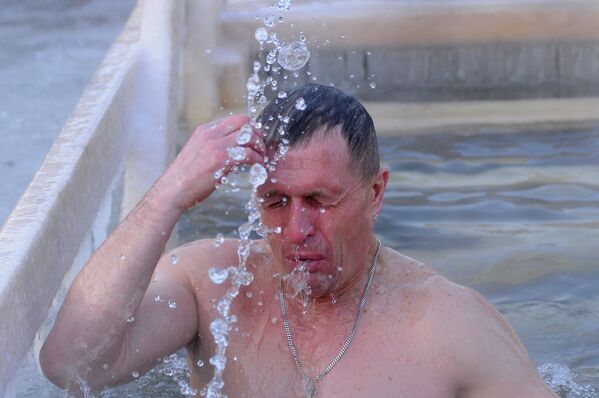 С верой в холодную воду: Крещенские купания в Красноярске