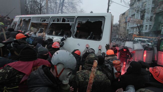 Противостояние между оппозицией и правоохранительными органами в Киеве, фото с места событий