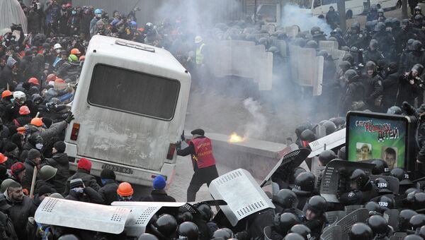 Противостояние между оппозицией и правоохранительными органами в Киеве, фото с места события