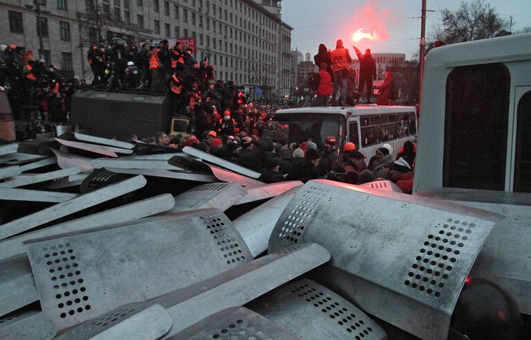 Противостояние между оппозицией и правоохранительными органами в Киеве