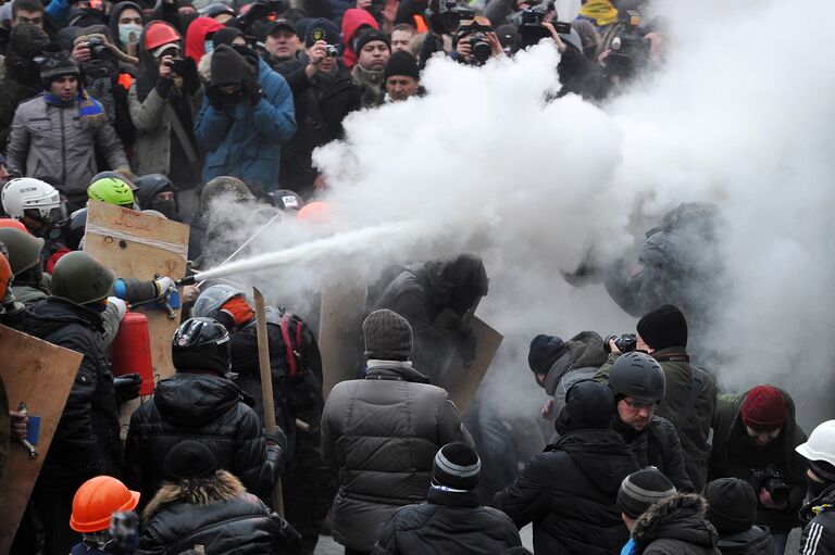 Противостояние между оппозицией и правоохранительными органами в Киеве