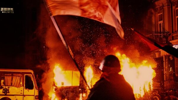 Город в огне: мирный протест в центре Киева перерос в драку с милицией