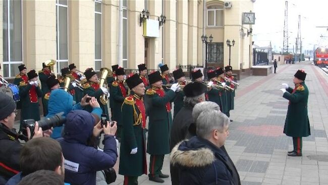 Всадники, спортсмены и оркестр встречали огонь ОИ в Белгороде и Воронеже