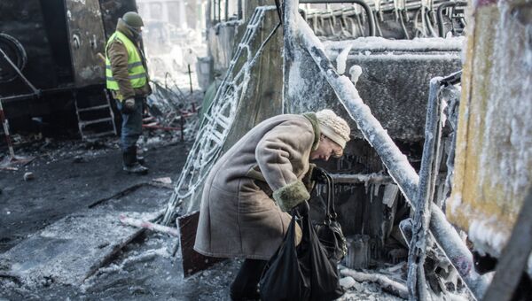 Женщина у баррикад в Киеве