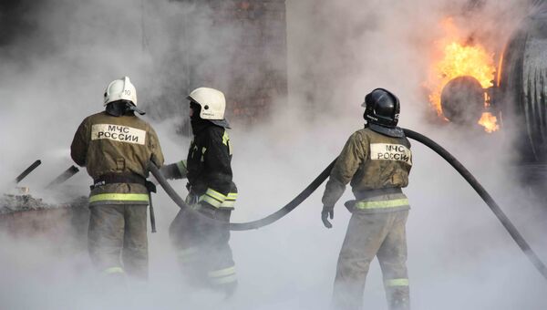 Пожар на складе с пенополистиролом в Томске, фото с места событий