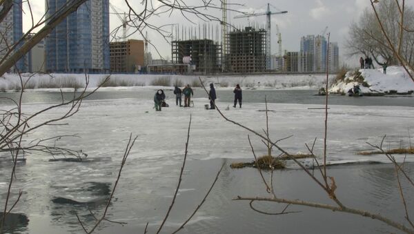 Спасатели сняли рыбаков со льдины в Красноярске,  событийное фото