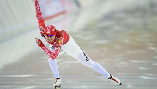 Ольга Фаткулина на дистанции забега на 500 метров среди женщин на чемпионате России по конькобежному спорту в Сочи. Архивное фото