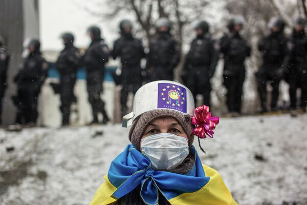 Участница протестных митингов за Евроинтеграцию на улице Грушевского в Киеве