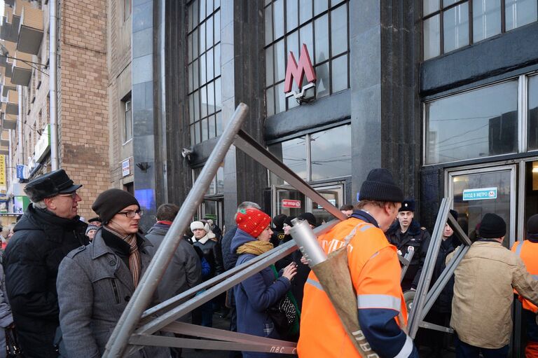 Строительная свая пробила тоннель на зеленой ветке столичного метро