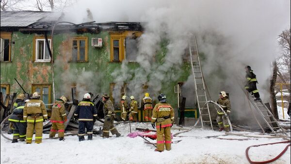 Квартира в двухэтажном доме в Самаре обрушилась из-за пожара, фото с места события
