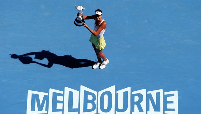 Елизавета Куличкова с кубком Australian Open. Архивное фото