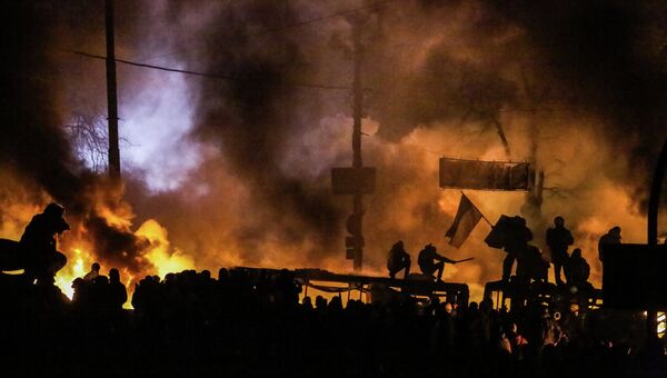 Столкновения протестующих с милицией в центре Киева.