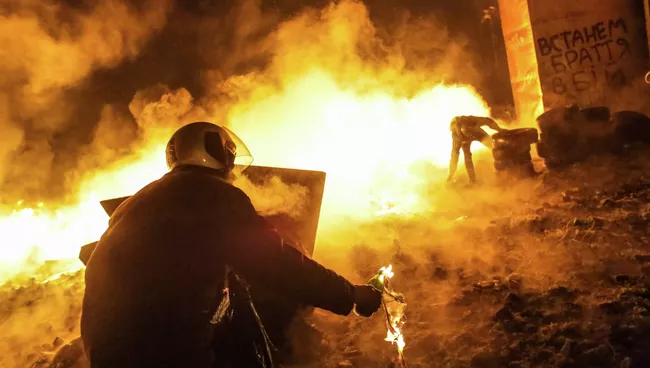 Столкновения протестующих с милицией в центре Киева. Архивное фото