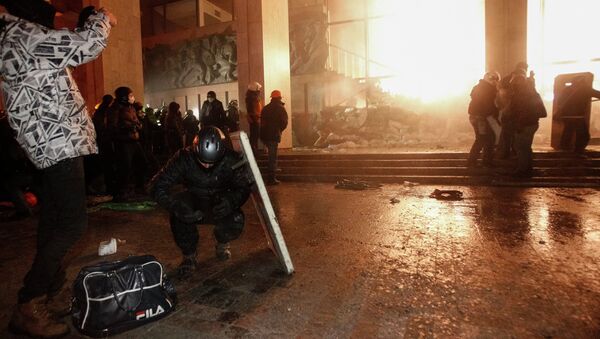 Участники протестов попытались захватить Украинский дом в центре Киева, фото с места события