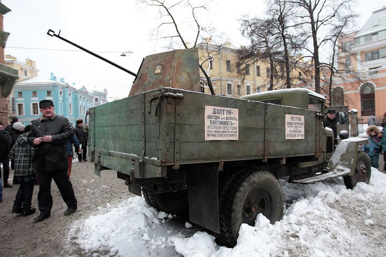 Экспозиция под открытым небом Сохраните память о былом на Итальянской улице в Санкт-Петербурге