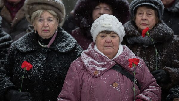 Участники акции по случаю 70-летия Дня снятия блокады Ленинграда во Владивостоке. Фото с места события
