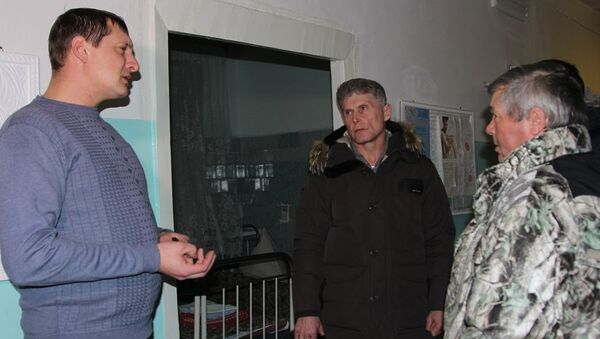 Погорельцы из Верхнезейска Амурской области с губернатором Олегом Кожемяко