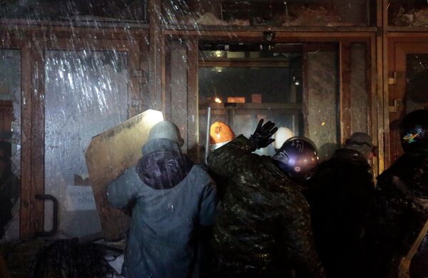 Штурм здания Украинского дома в Киеве