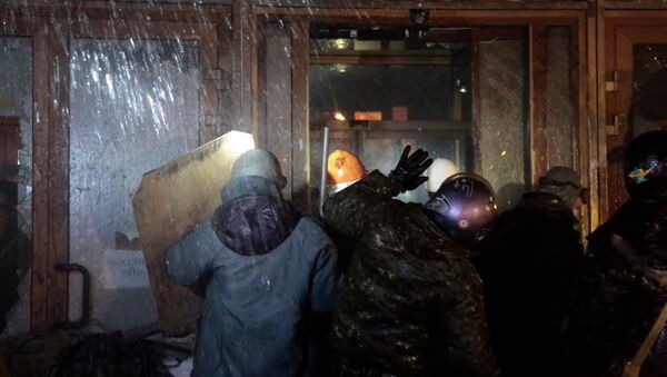 Штурм здания Украинского дома в Киеве