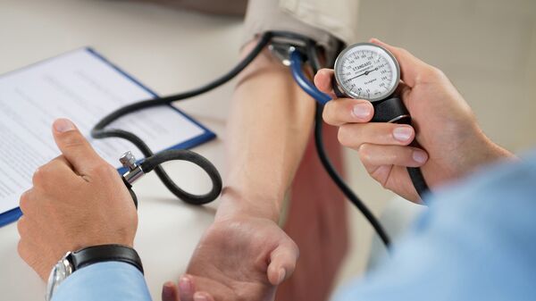 Измерение артериального давления на приеме у врача