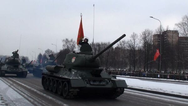 Историческая и современная бронетехника вышла на парад в Петербурге