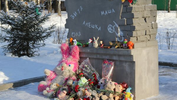 Памятник детям блокадного Ленинграда, захороненным в Костроме. Событийное фото.