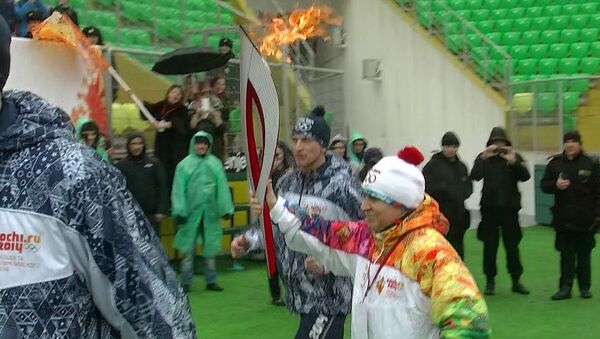 Огонь Олимпиады-2014 пронесли по Анжи-Арене в Каспийске