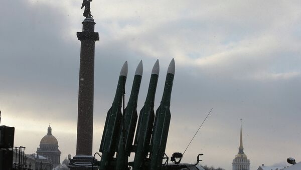 Парад военной техники на Дворцовой площади в Петербурге, посвященный 70-летию освобождения Ленинграда от блокады