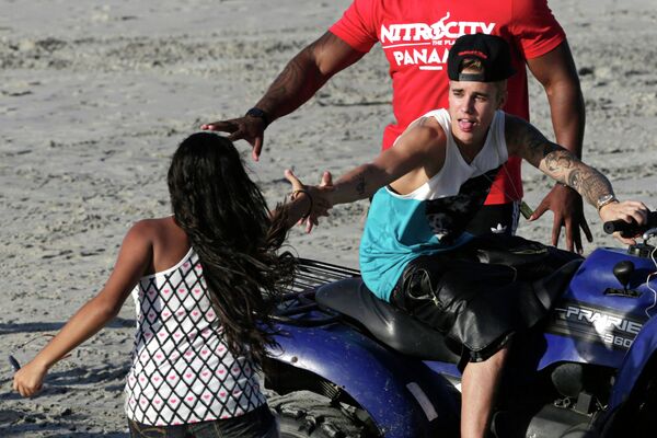 Канадский поп-певец Джастин Бибер на пляже в Панаме