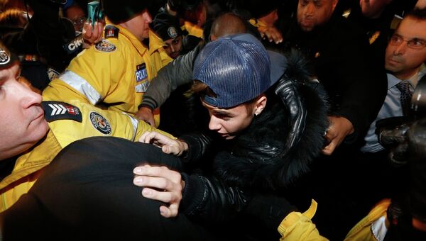 Певец Джастин Бибер прибыл в полицейский участок в Торонто 29 января 2014