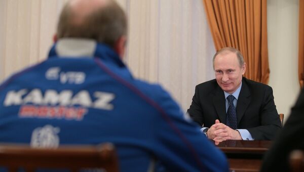 Владимир Путин встретился с представителями команды КамАЗ-мастер. Фото с места событий