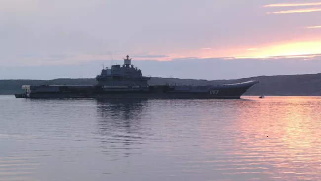 Тяжелый авианесущий крейсер Адмирал Кузнецов. Архивное фото
