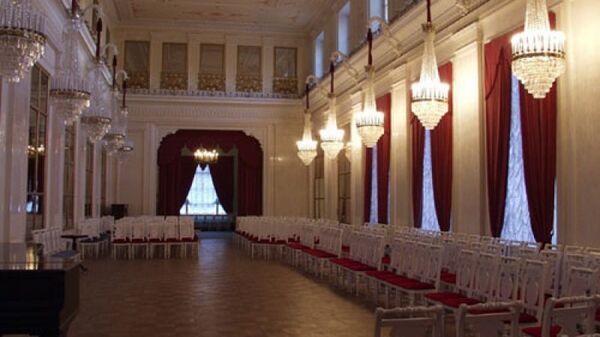 Белый зал Шереметевского дворца в Петербурге