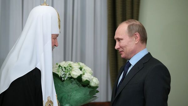 В. Путин поздравил патриарха Кирилла с пятилетием интронизации. Фото с места события