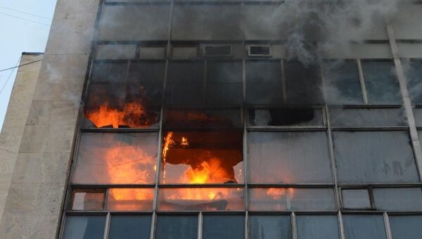 Пожар в красноярском доме быта, фото с места событий