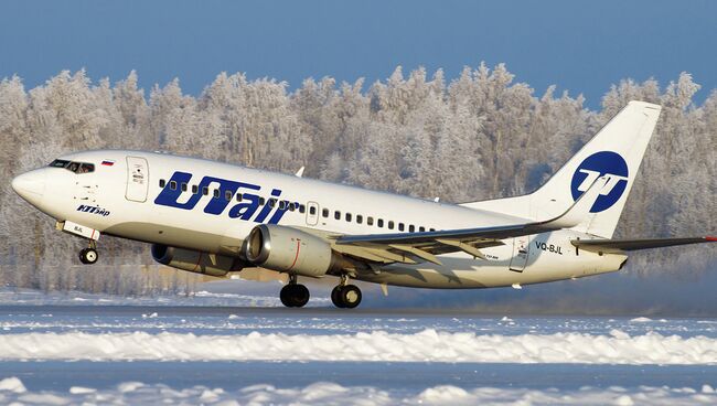 Самолет Boeing-737-542 авиакомпании UTair. Архивное фото