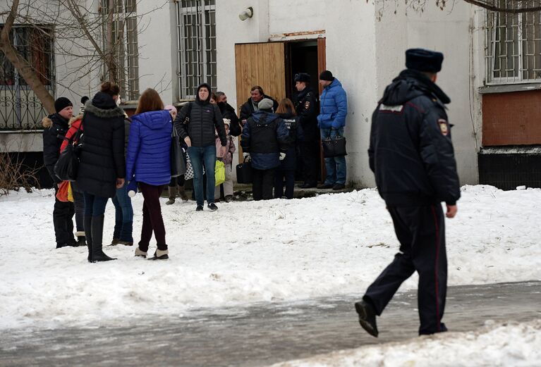 Мужчина открыл стрельбу в московской школе