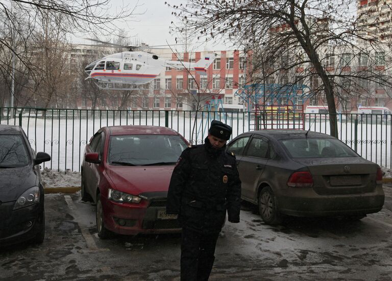 Мужчина открыл стрельбу в московской школе