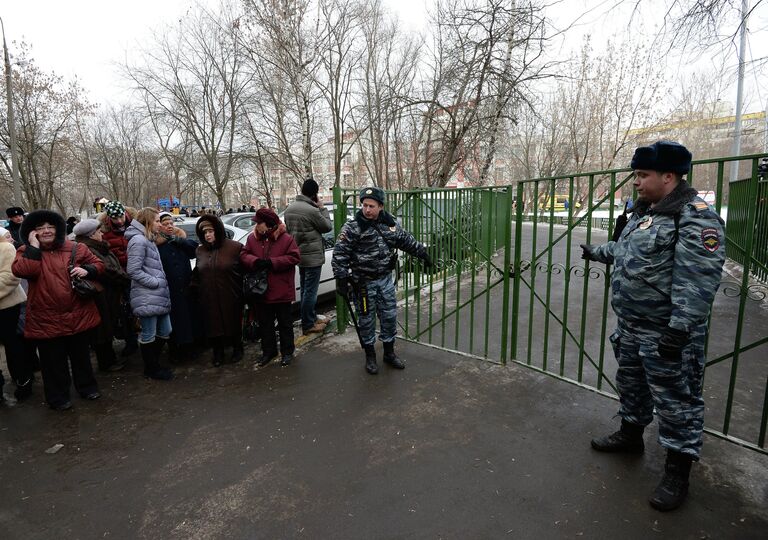 Мужчина открыл стрельбу в московской школе