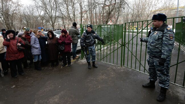 Мужчина открыл стрельбу в московской школе