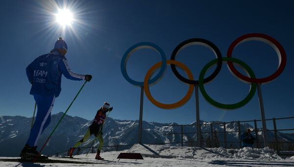 Спортсмены на тренировке национальных сборных по лыжным гонкам