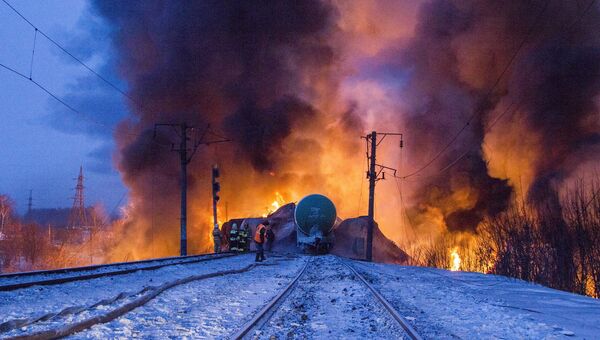 Цистерны с конденсатом сжиженного газа сошли с рельс в Кировской области. Событийное фото.