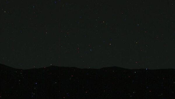 Необработанный снимок ночного неба Марса