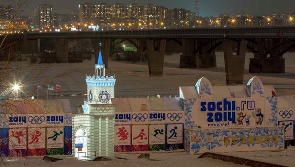 Ледовый городок на Набережной Оби в Новосибирске, посвященный Олимпиаде в Сочи