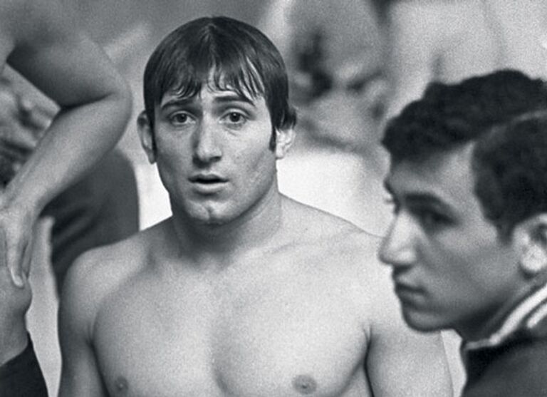 Кадр из документального фильма Пловец