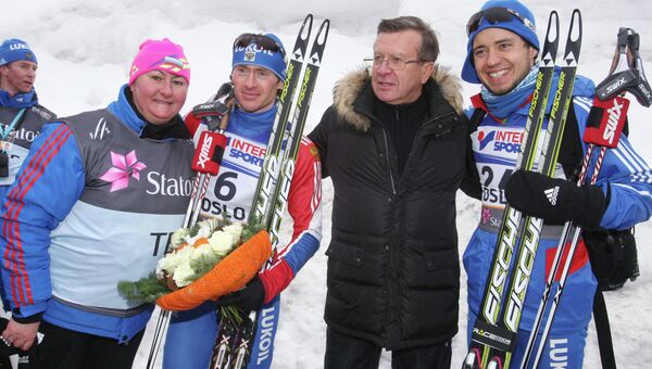 Слева на первом плане - президент Федерации лыжных гонок России Елена Вяльбе.