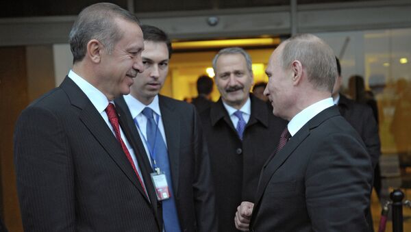 Президент России Владимир Путин (справа) и премьер-министр Турции Реджеп Тайип Эрдоган (слева). Архивное фото