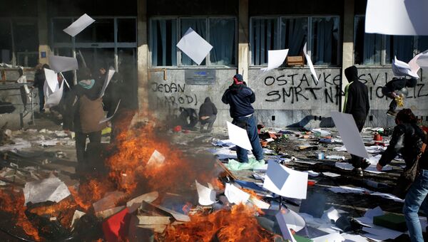 Беспорядки в Тузле, Босния. 7 февраля 2014