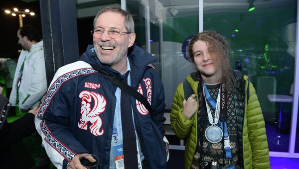 Телеведущий и вице-президент компании Роснефть Михаил Леонтьев с дочерью Дашей на вечеринке Мегафона в Олимпийский парке